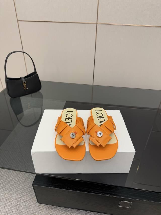 Simone Rochax Crocs co-branded rhinestone clogs Inspired by Simone Rocha's uniqu