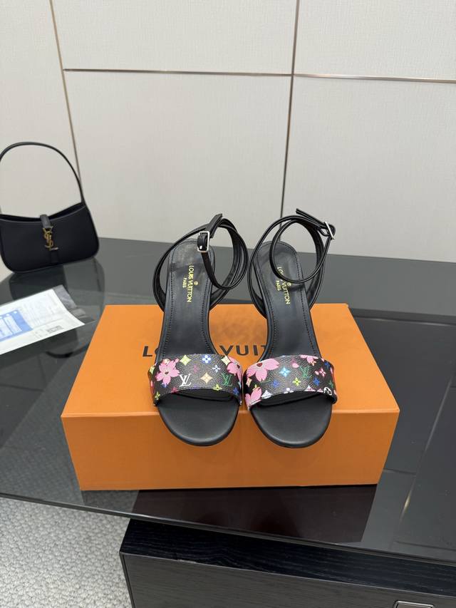 Loewe 25Ss Spring and Summer New Fashion Sandals This year's hottest brand, many