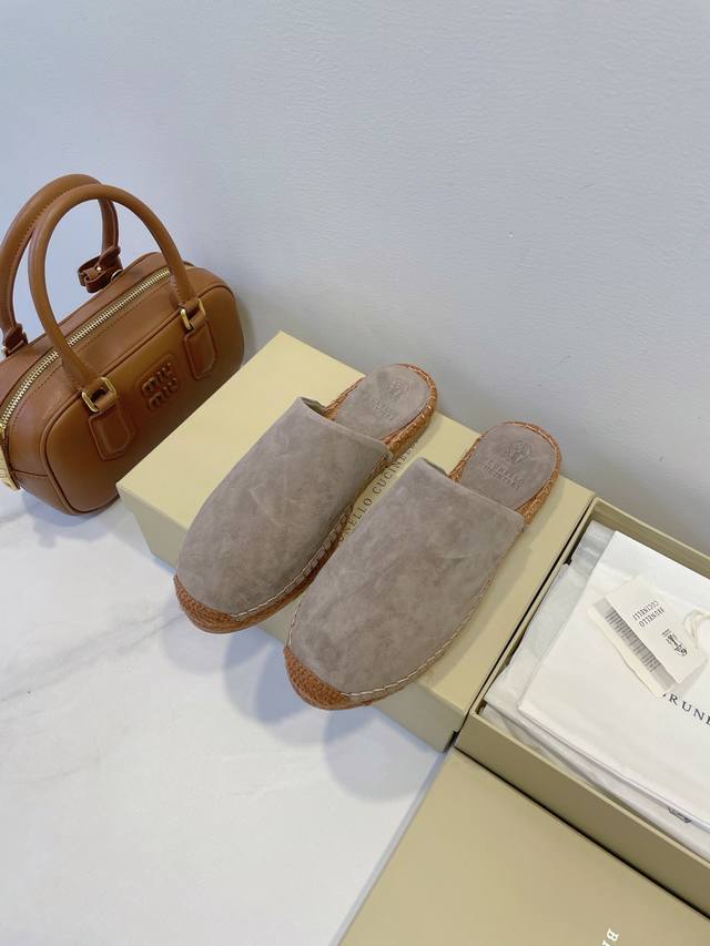 8356-8 Coffee 35-42 These women's sandals feature their signature horse head buc