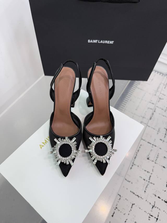 Top version Louis Vuitton 25Ss Spring and Summer Perforated Loafers. High-end pr