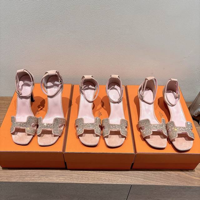 Purchasing version Roger Vivier 25th summer new Rv Viv' Go-Thick diamond buckle