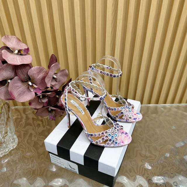 Price: 25C Early Spring New Chanel Loafers Fabric: Patent Leather Lining: Sheeps