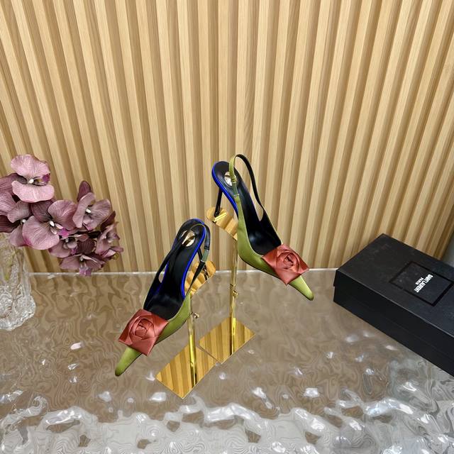 Price: Valentino's new casual shoes, the latest model of the catwalk couple's hi
