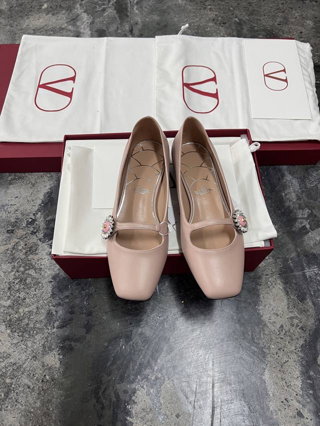 couple accessories 50 225 Lv purchasing-level chubby sneakers in new colors are
