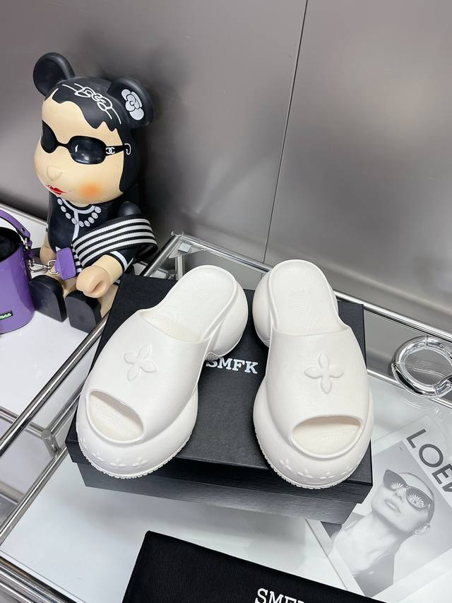 Balenciaga 2025 new Triples Tape Type sneakers are coming. It's so cool. The uni
