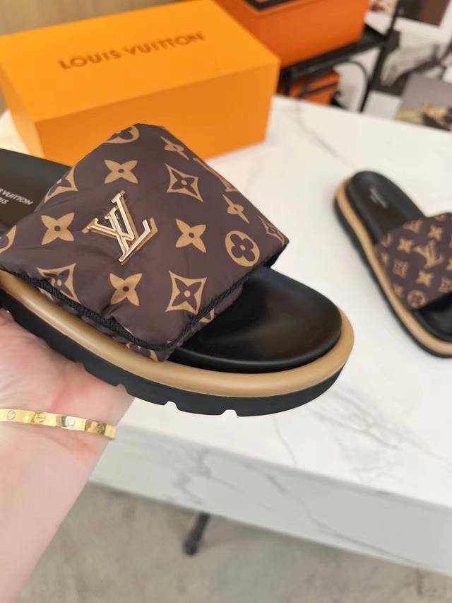 Celine 2025Ss latest summer Celine retro and fashionable Roman high-heeled slipp