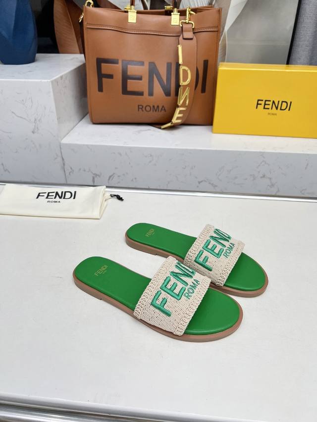 Dior's latest spring and summer Velcro sandals, recommended by many celebrities