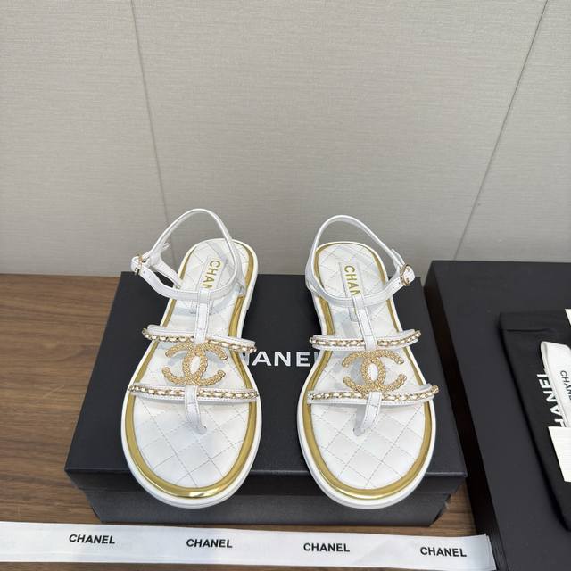 2025 new Fendi platform slippers are now online. This wave of new products is si