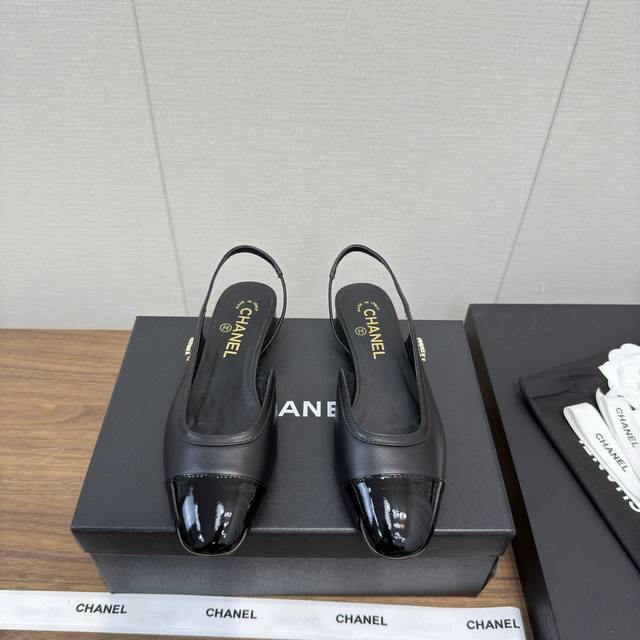 Loro Piana classic retro beautiful wedge slippers. Simple and fashionable, relax