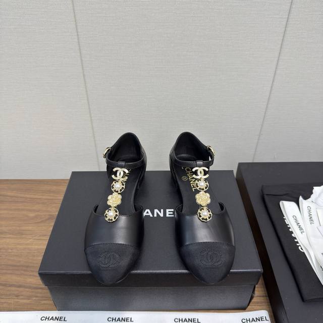 Loro Piana classic retro beautiful flat slippers. Simple and fashionable, relaxe