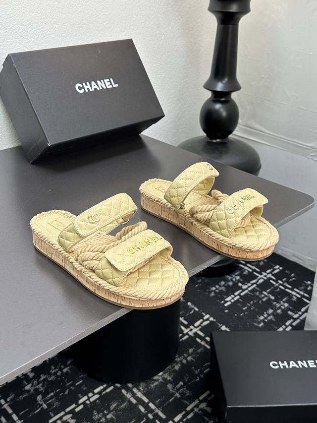 Saint Laurent " Syl Saint Laurent's top version 25Ss, the straight-heeled stilet