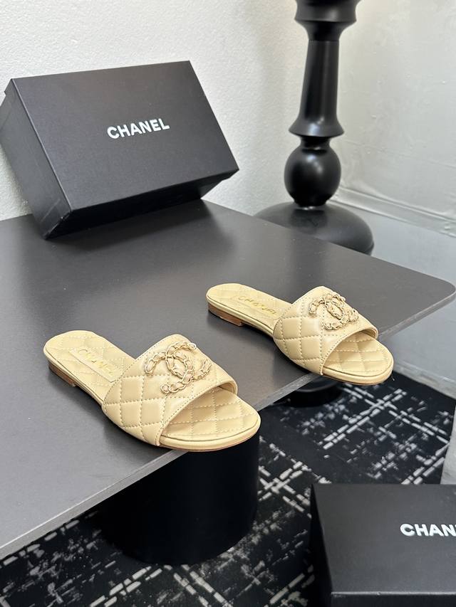 Chanel 2025 hot-selling embossed logo sandals This Pool Pillow Comfort flat sand
