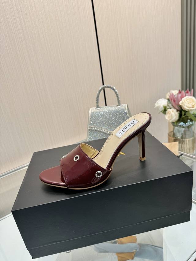 Miumiu spring and summer catwalk biscuit sandals, thick-soled shoes Simple sport