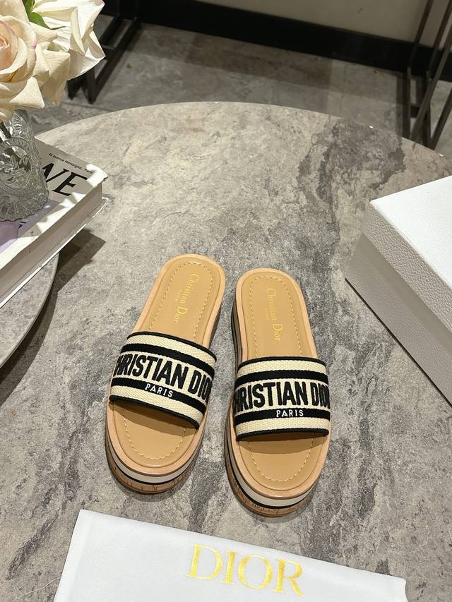 Loewe 2025 Spring and Summer Latest Fashion Sandals This year's hottest brand ha
