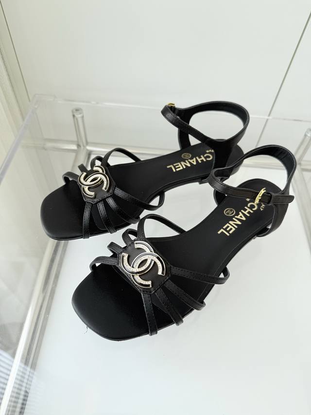 In stock for long-term production. Order inquiry Champagne gold sneakers for cou