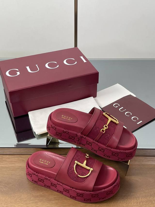 Gucci Official Website Unisex Good Game Slide Sandal In this special edition col