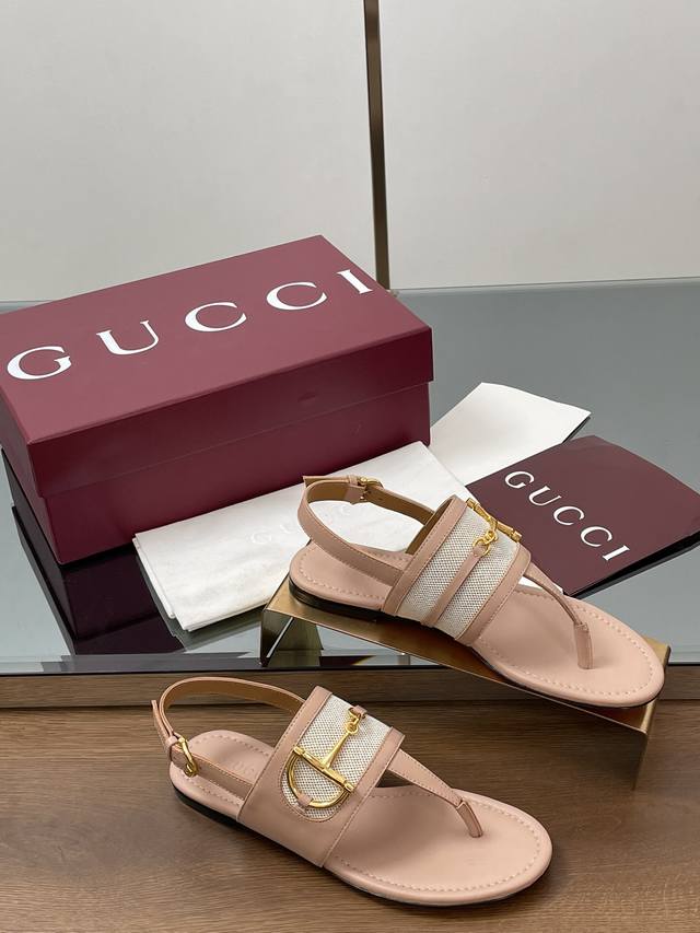 Unisex Gg Slippers Gucci women's signature shoe highlights an eye-catching theme