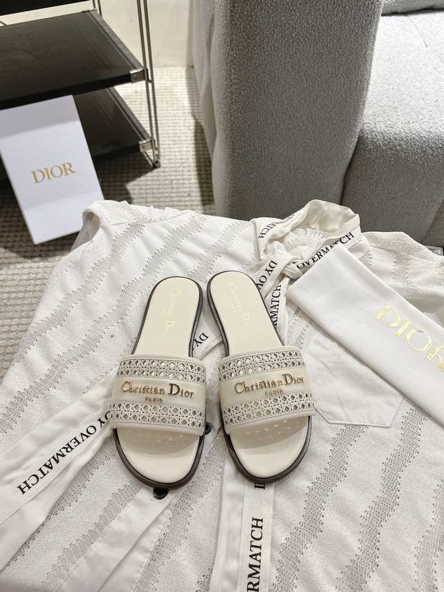 Popular Women's Mules with Double G Logo Closed Toe Slippers Combining the brand