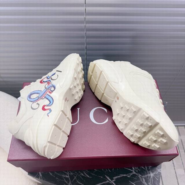 2025 Women's New Gg Platform Sandals The iconic Gucci logo and sophisticated pat