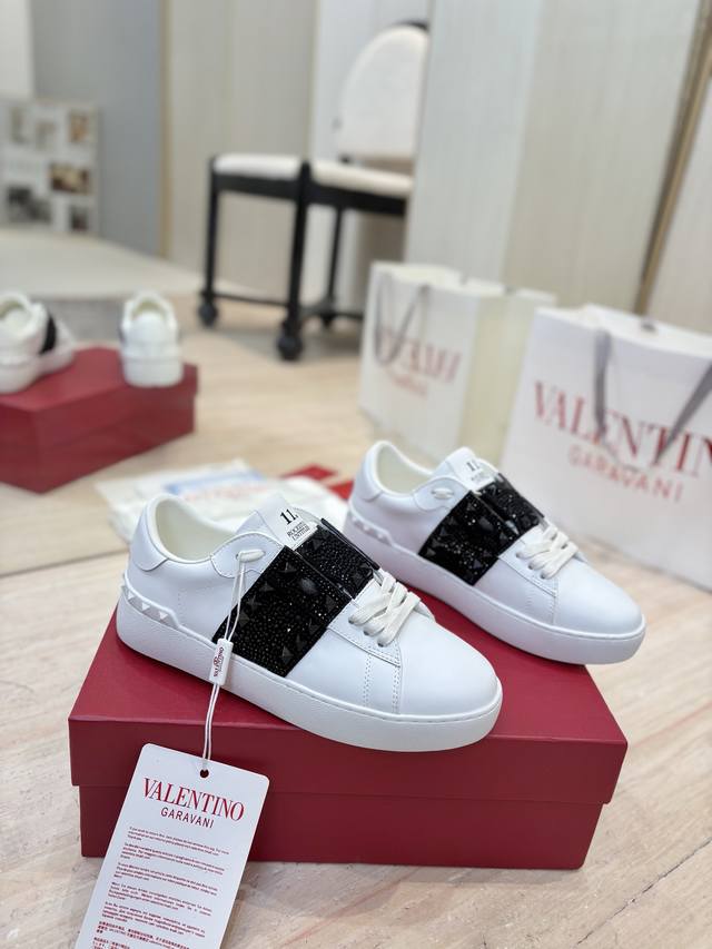 Hot 2025 Women's New Gg Platform Sandals The iconic Gucci logo and sophisticated