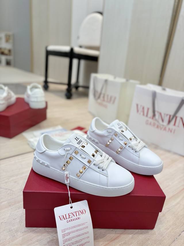 2025 Women's New Gg Platform Sandals The iconic Gucci logo and sophisticated pat