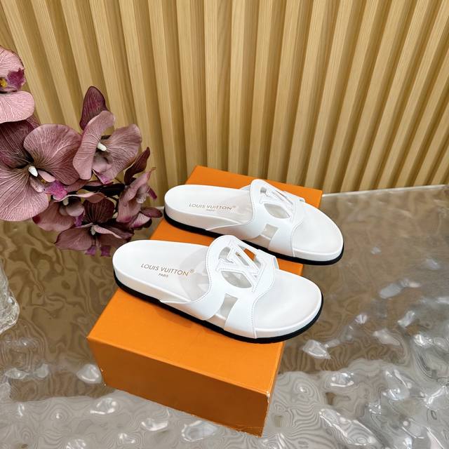Price: Miumiu three-dimensional relief embroidery casual shoes, one of the main