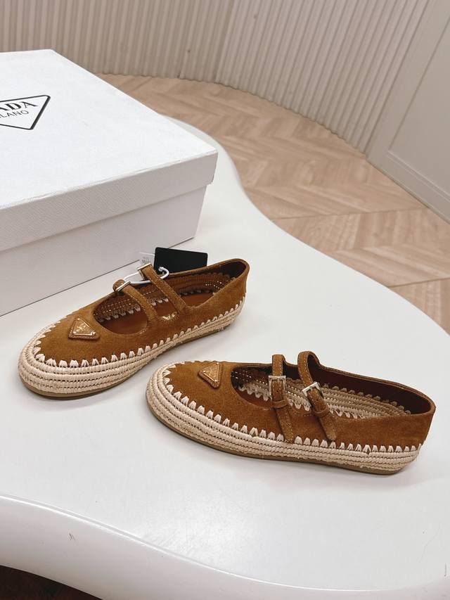 Price: Miumiu's latest spring and summer biscuit white shoes . In addition to ha