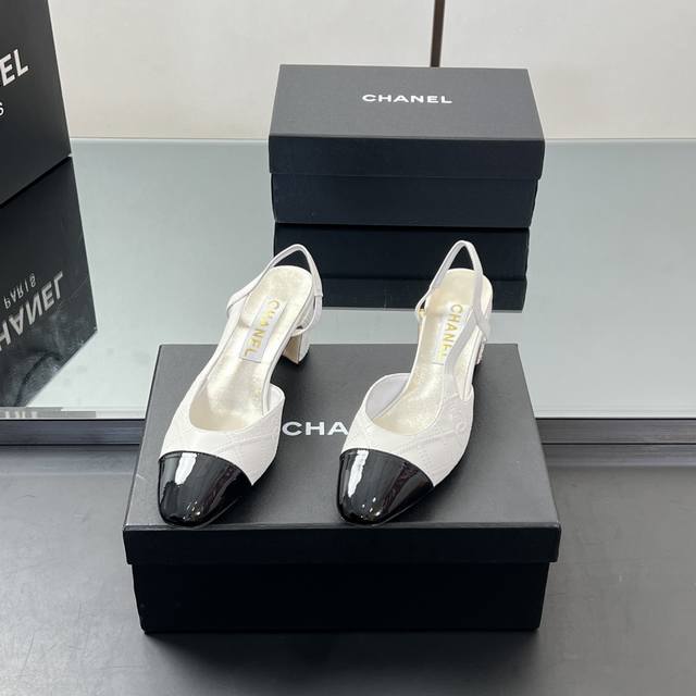 Instant price: 225 New diamond buckle dad shoes from the counter are newly launc