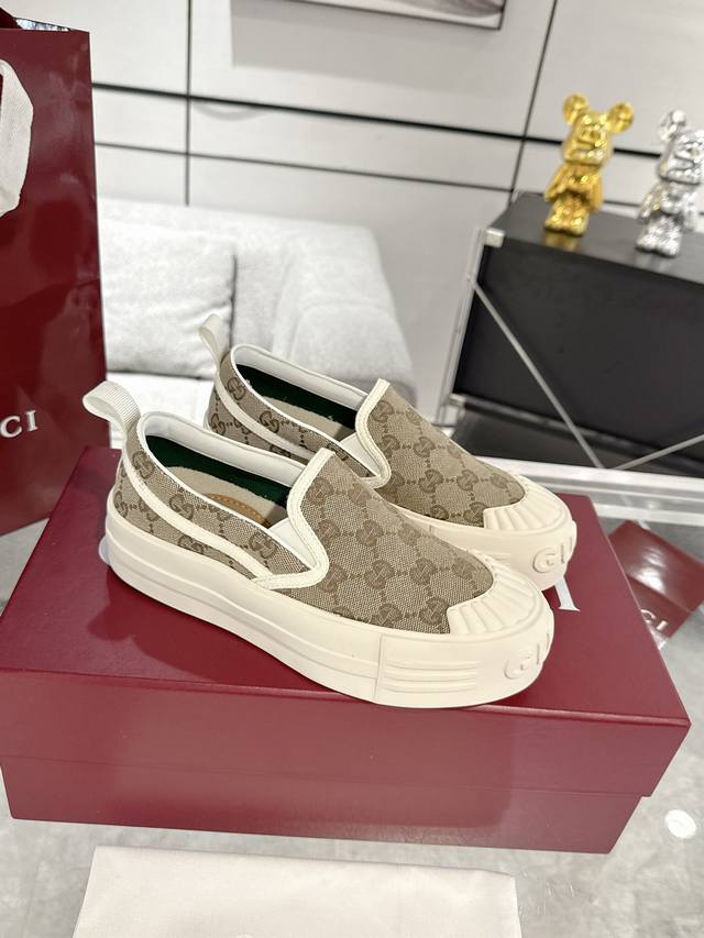 Price: Leather sole + 40 Gucci Original Gg canvas adds eye-catching essence to t