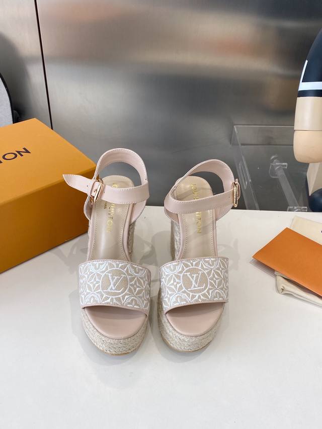 Female, Male 350 Hermes # Chypre couple summer sandals, very comfortable to wear