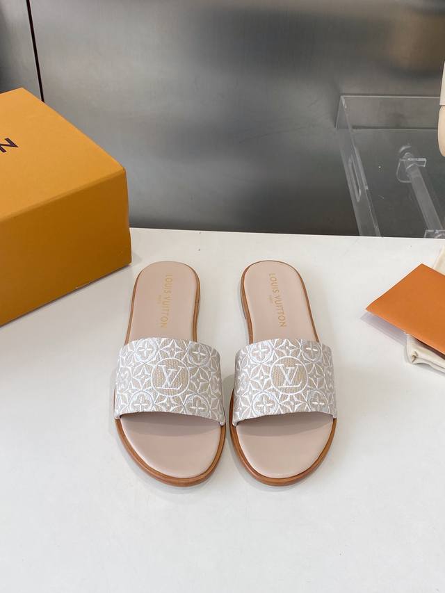 Women and Men 400 Hermes# Classic H loafers are timeless and simple. Lace-free c