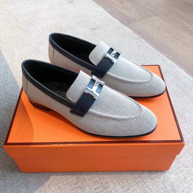 A timeless classic! Chanel's mules and half-slippers are recognizable with their