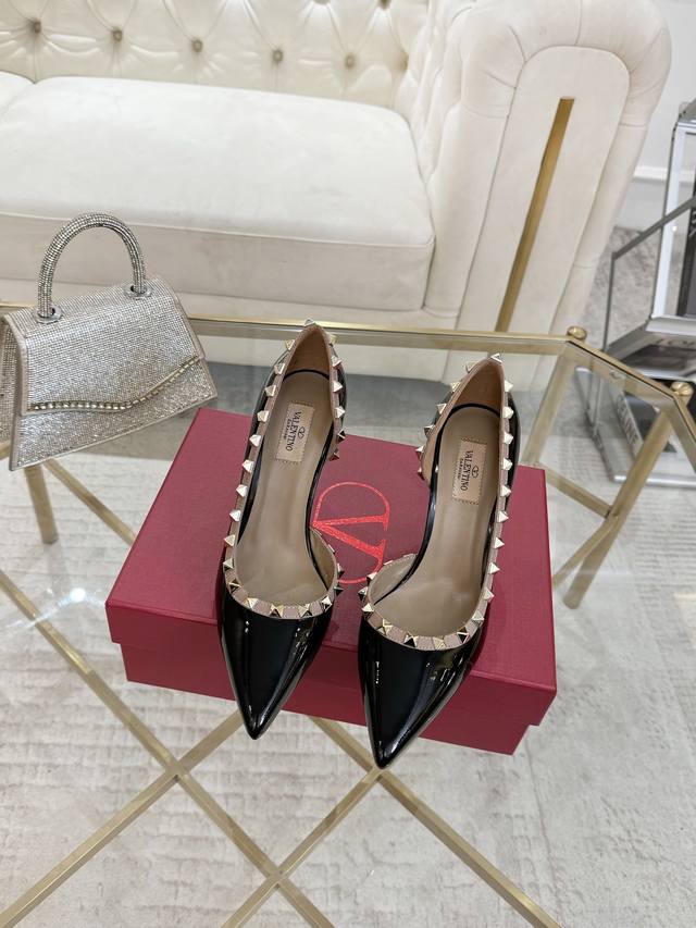 Therow 25 new simple open-toe sandals are so simple and fashionable! There is no