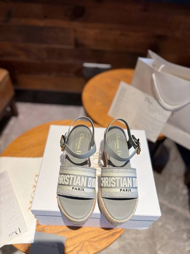 Toteme 2025 | New square toe slippers Minimalist and versatile, comfortable cowh