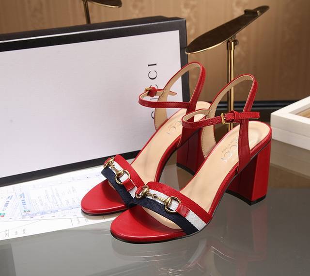 The latest Star series from the Dior dad shoe show This Star dad sneaker is a ne