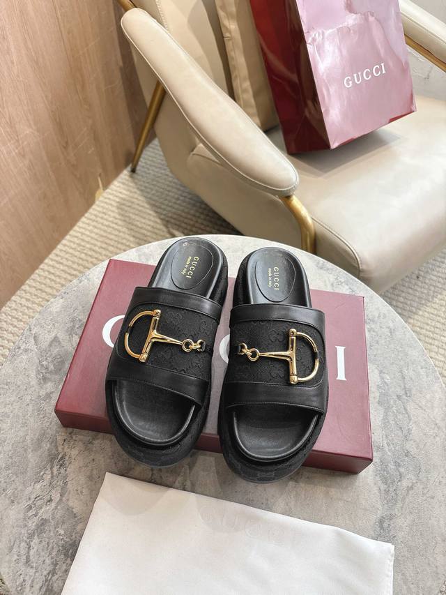 Prada 2025 Spring and Summer new shorts, fashionable casual pants, brand classic