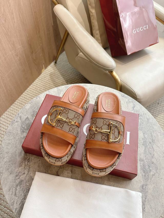 Miu Miu 2025 Spring and Summer new models are launched in the counter. The lates