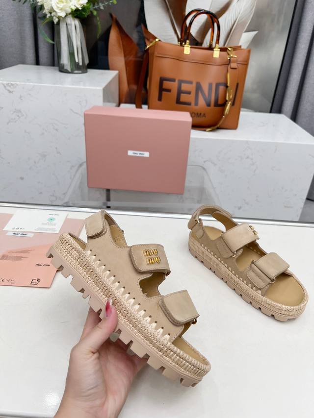 25Ss Spring/Summer new Gucci double G hollow flat sandals in the latest candy co