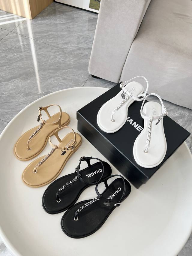 25Ss Spring and Summer New Cotemp Bahati Hand-buckled Cowhide Kitten Heel Sandal
