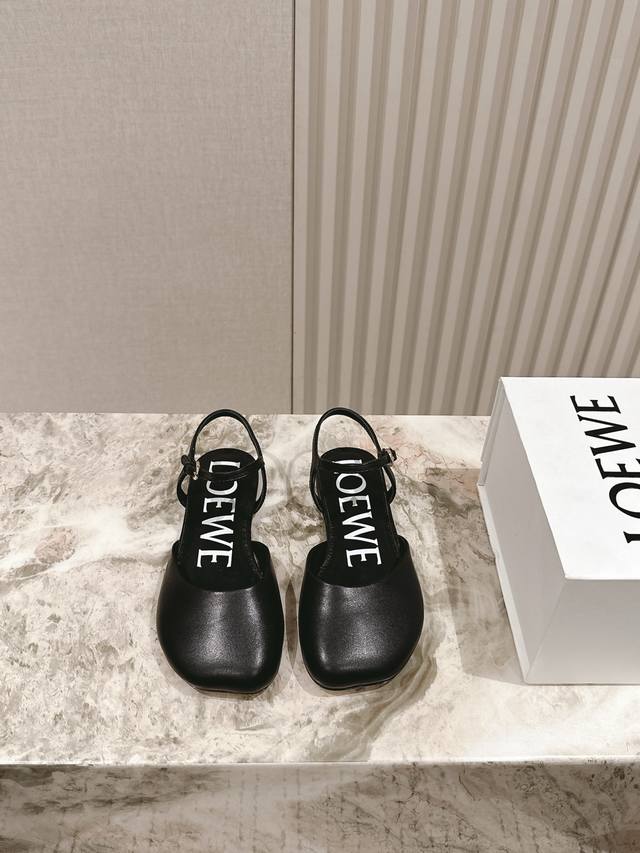 Miu Miu 2025* new flat sandals Cute and age-reducing, long legs, high-end and co