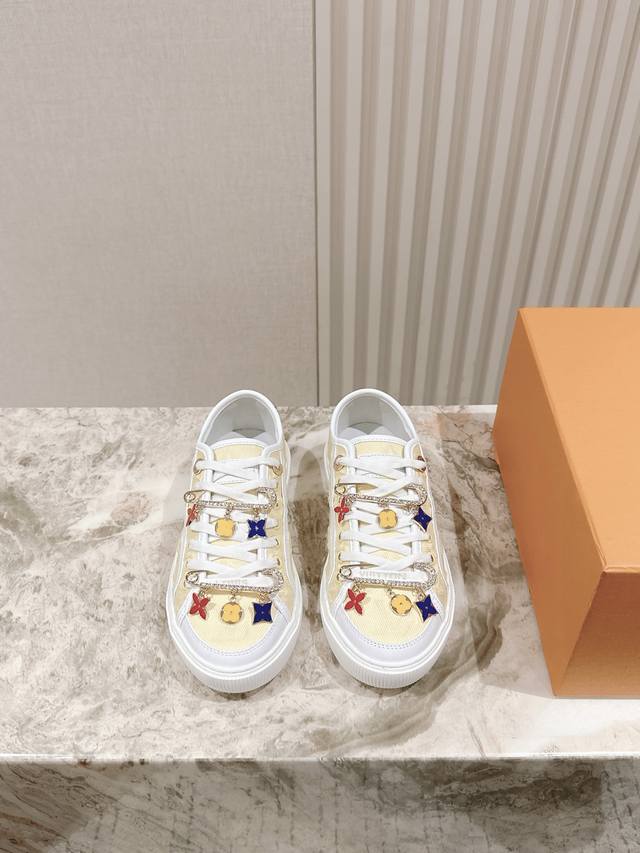 Miumiu Miu Miu's new hot 2670 early spring new product technology fabric and sue