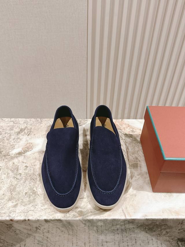 Women's and Men's Herm