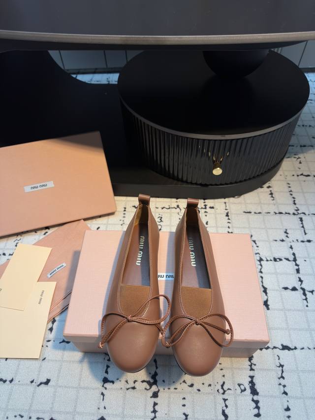Fendi is the first choice for single-wear bottoms. High-end fabrics are 240 gram