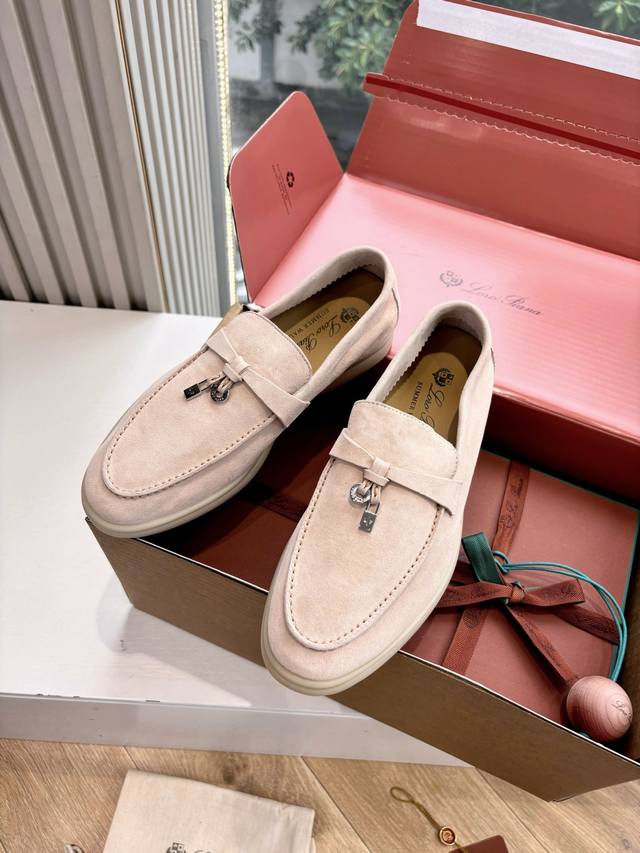 factory. Chanel 25A latest thick-soled casual sports shoes counter synchronizati