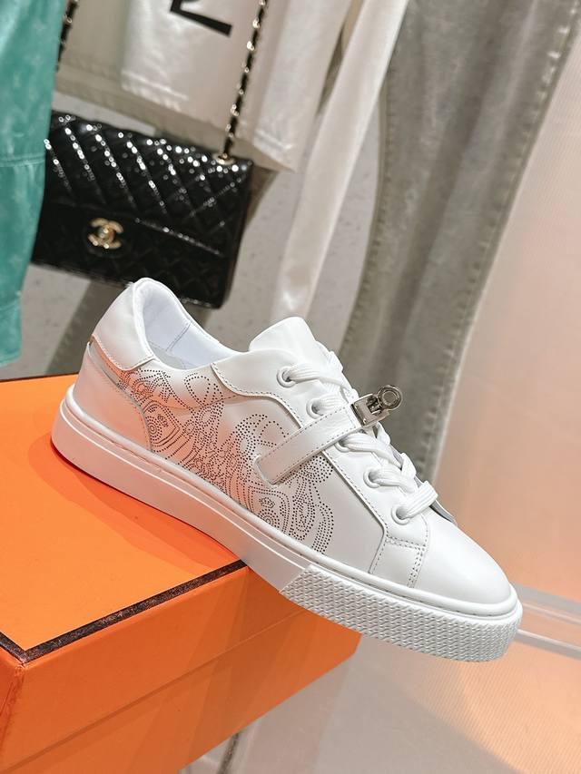 Gucc* Model: Gg1867Ok Size: 51 ports 19-145