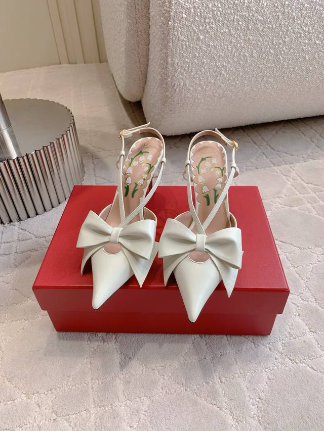 Miu Mi* Model: Mu140Av Size: 65 ports 17 142