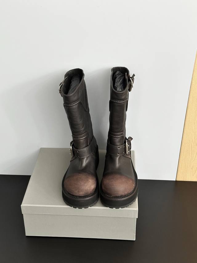 Miumiu Miu Miu's latest early spring runway casual dirty shoes sports white shoe