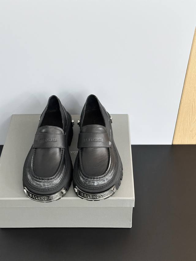 Miumiu Miu Miu's latest early spring runway casual dirty shoes sports white shoe
