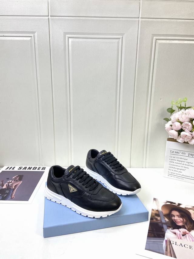 Bottega Venet* Model: Bv1267S Size: 58 ports 17-145