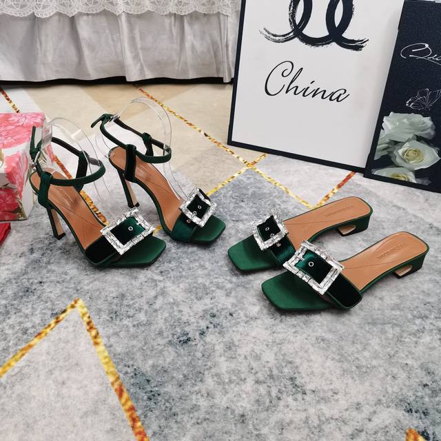 Factory Price: Miu Miu 2025 new casual white shoes, a popular dirty shoe that st